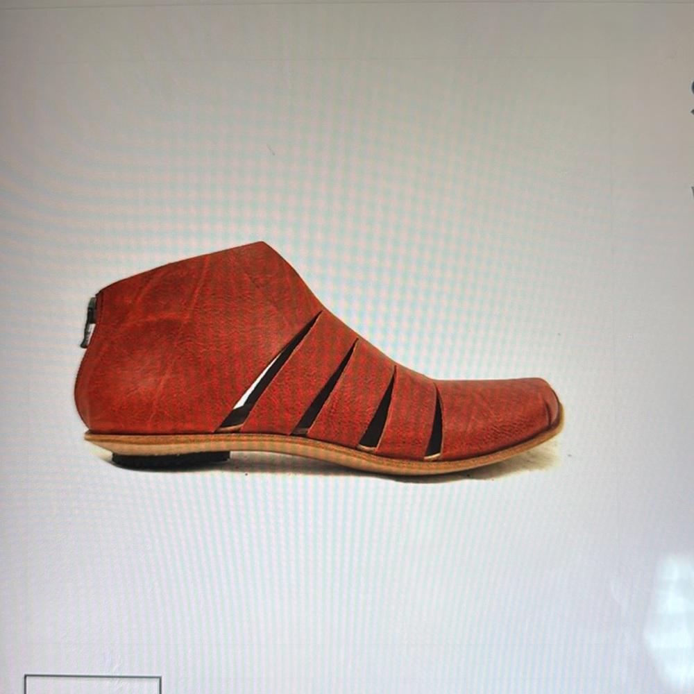 Size 39 1/2 Cydwoq handmade in USA